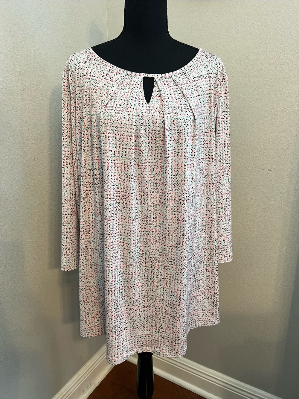 Liz Claiborne White Multicolor Ditsy Print Keyhole Top